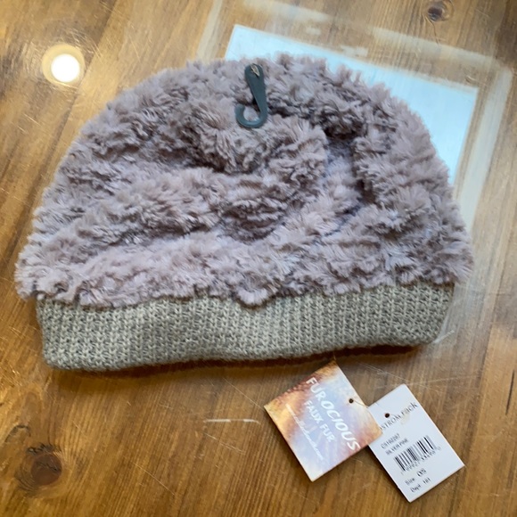 Collection Eighteen faux fur hat - Picture 1 of 5